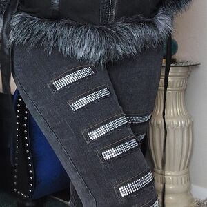 Chic Black Embellished Women's Skinny Jeans